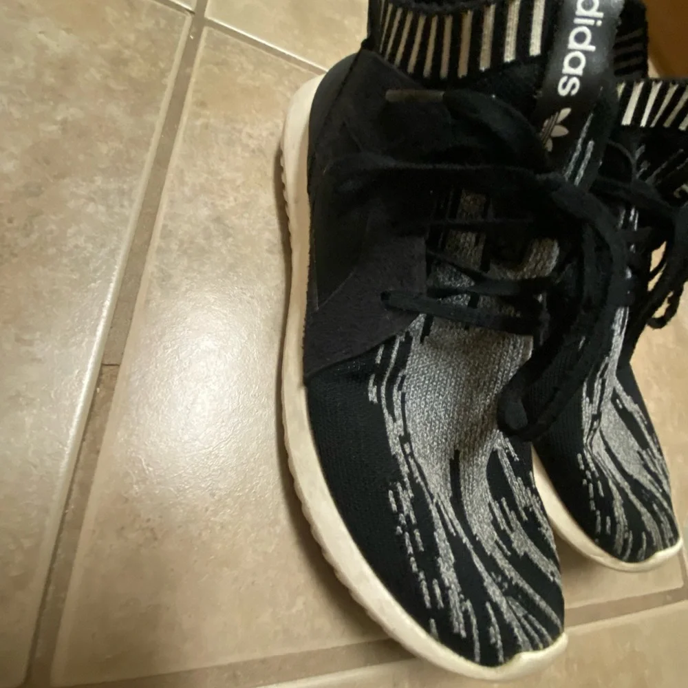 Adidas High-Top Black and Gray Sneakers - Picture 3 of 6